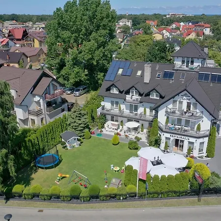 & Restauracja Admiral 亚斯塔尔尼亚