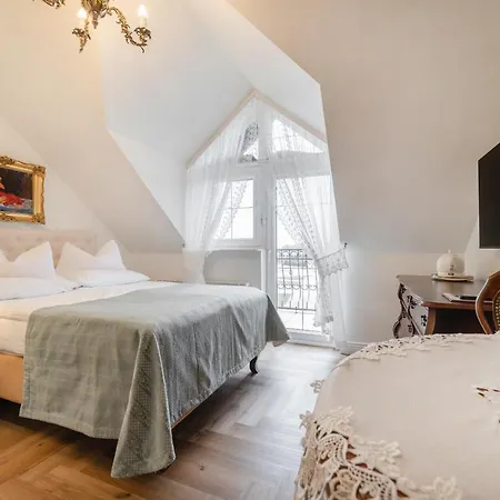 & Restauracja Admiral Bed and breakfast