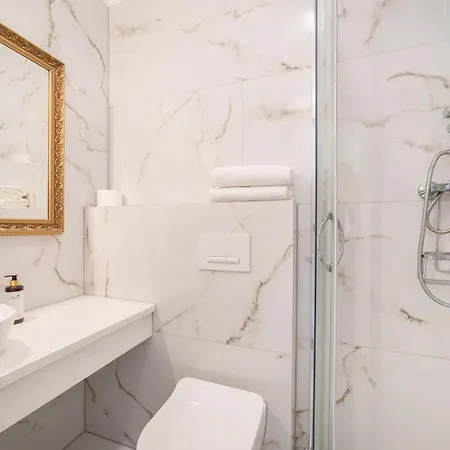 & Restauracja Admiral فندق مبيت وإفطار 2*