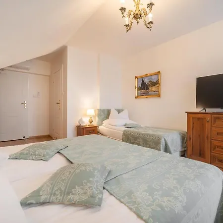 Bed and breakfast & Restauracja Admiral