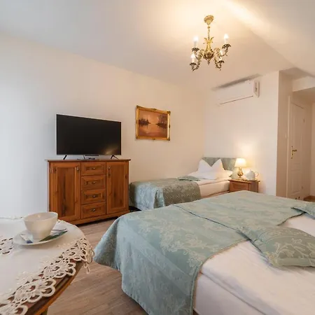 & Restauracja Admiral 2* 亚斯塔尔尼亚