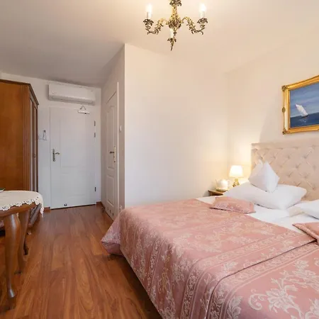 Bed and breakfast & Restauracja Admiral