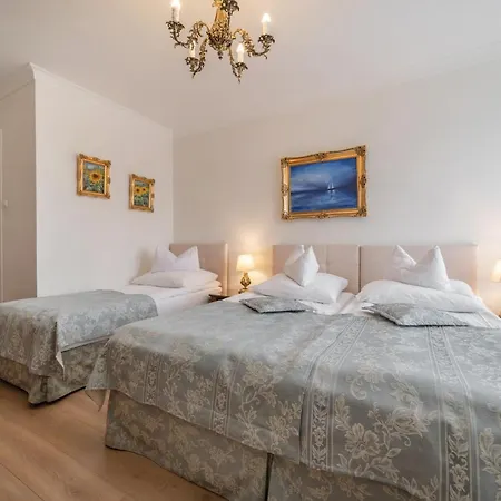 Bed and breakfast & Restauracja Admiral