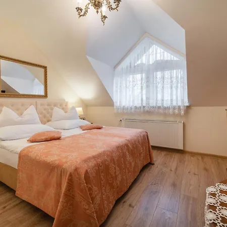 Bed and breakfast & Restauracja Admiral 2*