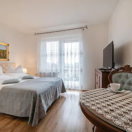 Bed and breakfast & Restauracja Admiral 2*