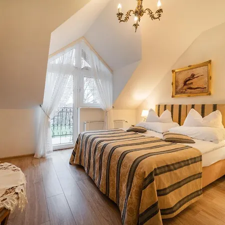 Bed and breakfast & Restauracja Admiral