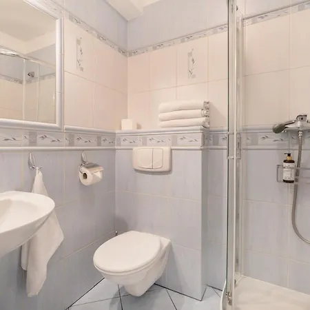 & Restauracja Admiral 2* Jastarnia