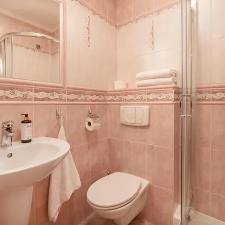 Bed and breakfast & Restauracja Admiral