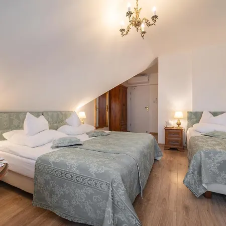 Bed and breakfast & Restauracja Admiral 2*