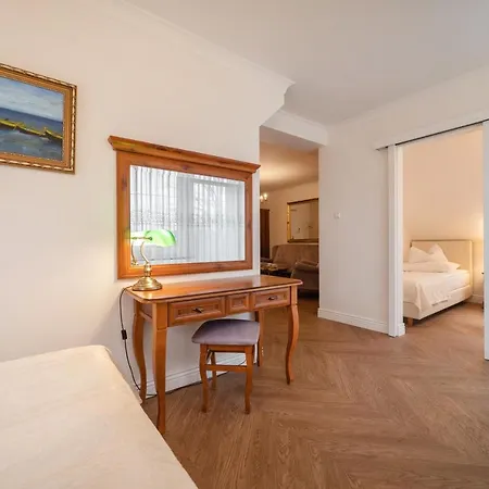 & Restauracja Admiral Bed and breakfast