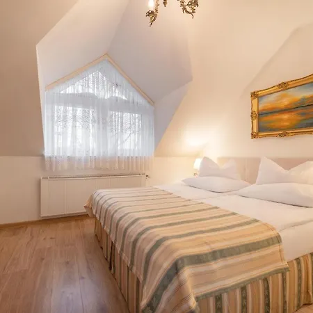 Bed and breakfast & Restauracja Admiral 2*