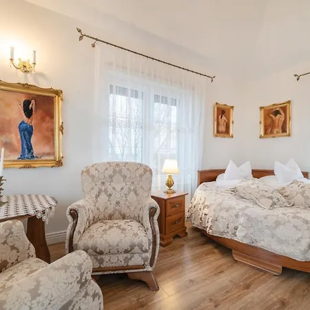 & Restauracja Admiral Bed and breakfast 2*