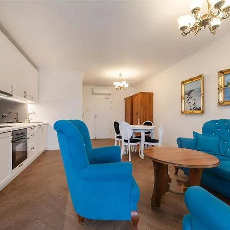 Bed and breakfast & Restauracja Admiral 2*