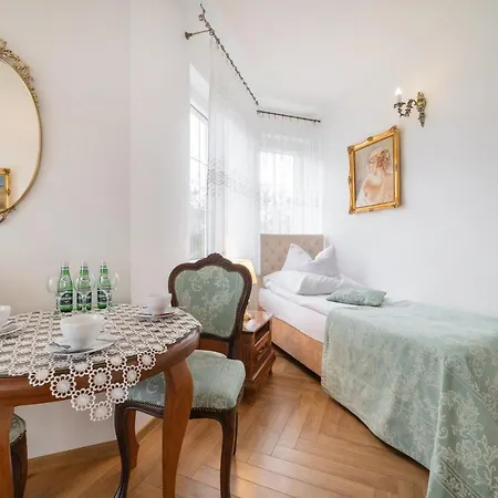 Bed and breakfast & Restauracja Admiral 2*