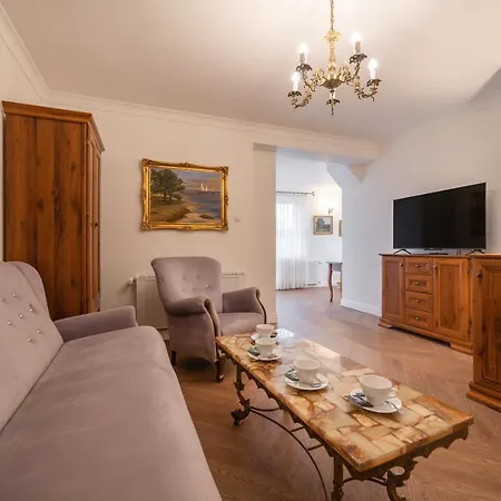 & Restauracja Admiral Bed and breakfast