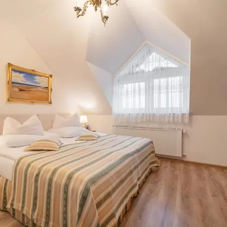 Bed and breakfast & Restauracja Admiral