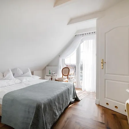 Pensjonat&restauracja Admirał Nocleg ze śniadaniem Jastarnia
