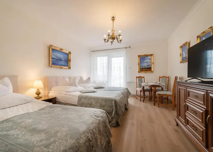 Bed & Breakfast & Restauracja Admiral Jastarnia