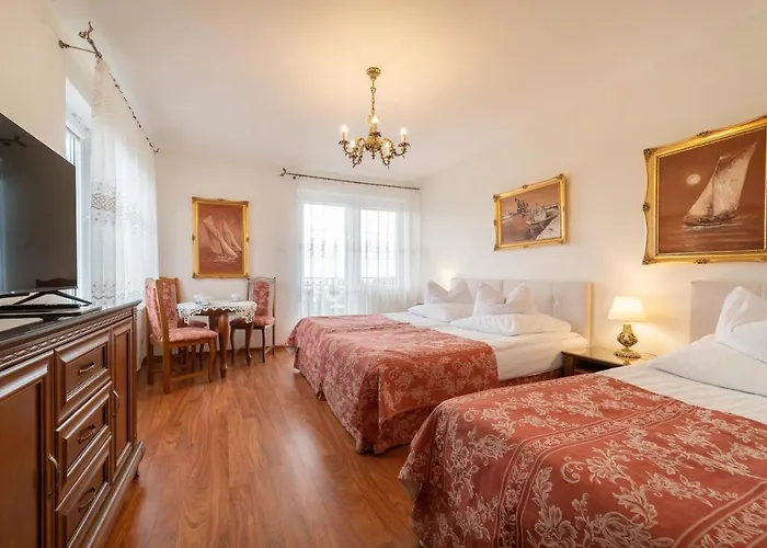 & Restauracja Admiral 亚斯塔尔尼亚