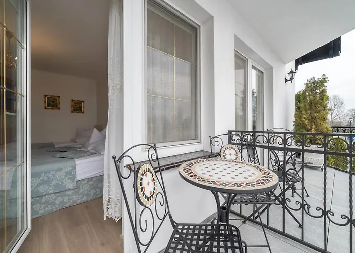 & Restauracja Admiral 亚斯塔尔尼亚