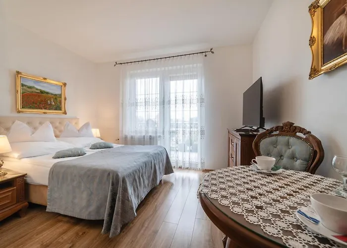 Bed & Breakfast & Restauracja Admiral 2*