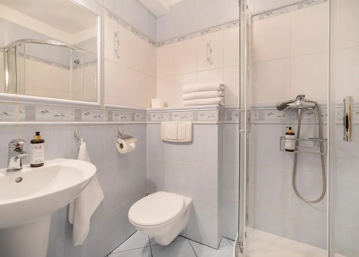 & Restauracja Admiral 2* 亚斯塔尔尼亚