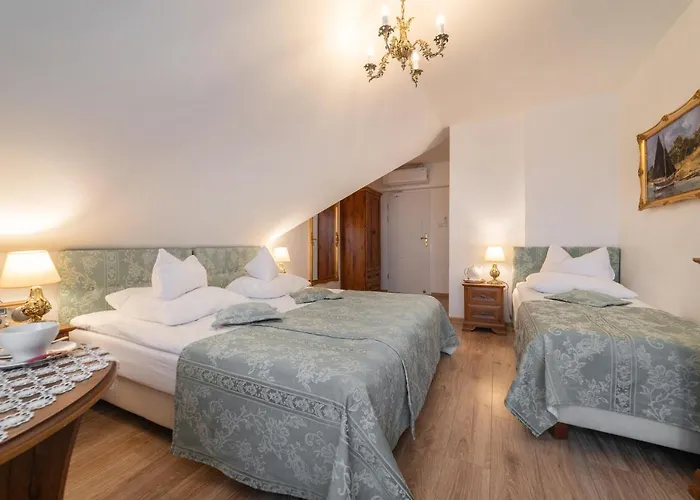 Bed & Breakfast & Restauracja Admiral 2*