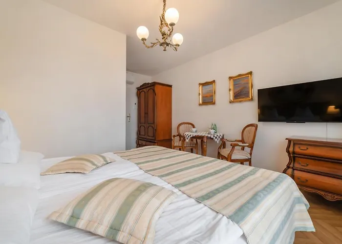 Bed & Breakfast & Restauracja Admiral