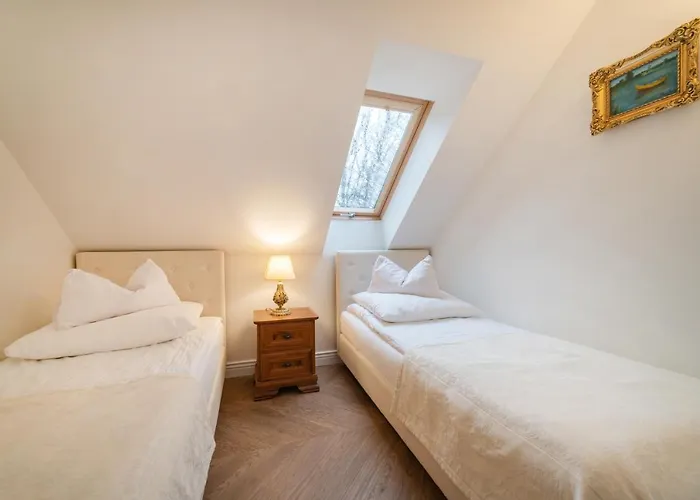 Bed & Breakfast & Restauracja Admiral 2*