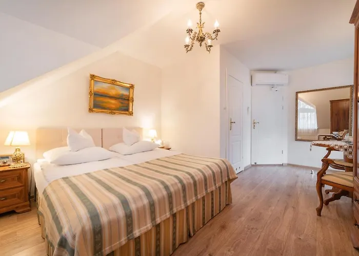 & Restauracja Admiral 2* 亚斯塔尔尼亚