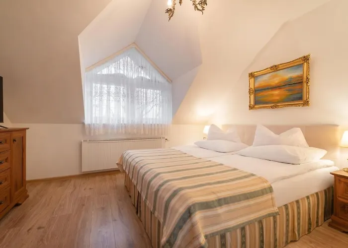 Bed & Breakfast & Restauracja Admiral 2*