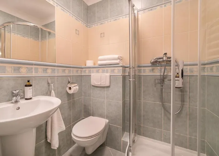 住宿加早餐酒店 & Restauracja Admiral 亚斯塔尔尼亚