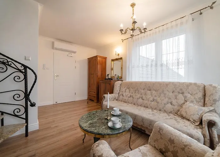 Bed & Breakfast & Restauracja Admiral Jastarnia