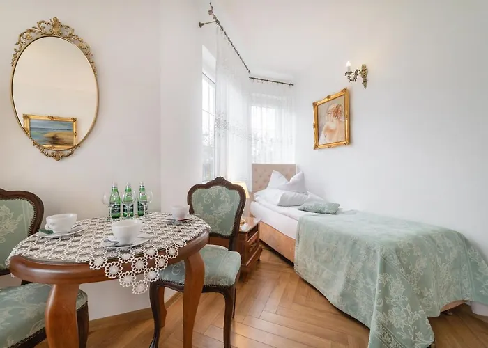 Bed & Breakfast & Restauracja Admiral 2*